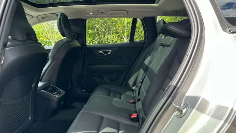 Volvo V60 2.0 B4P Ultra Dark 5dr Auto Petrol Estate